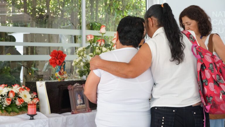 La Unidad de Búsqueda entrega dignamente el cuerpo de Natalia Andrea Cartagena Gutiérrez, desaparecida en la Comuna 13 en octubre de 2001