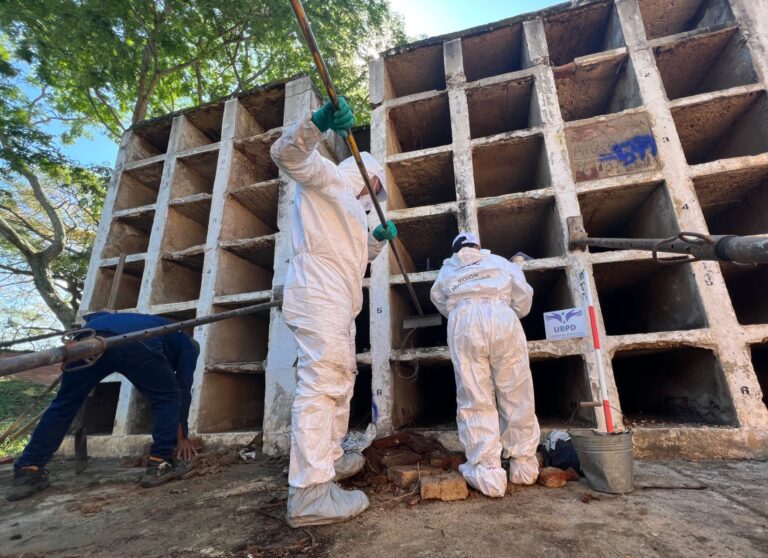 Unidad de Búsqueda interviene cementerio municipal de Bucaramanga y recupera 12 cuerpos que corresponderían a personas desaparecidas tras la Operación Berlín