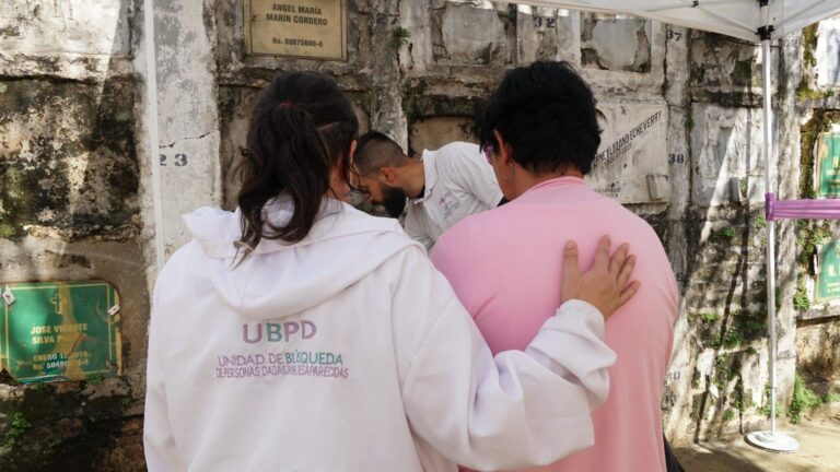 La Unidad de Búsqueda avanza en el abordaje integral del Cementerio Municipal de Bucaramanga y recupera 21 cuerpos que podrían corresponder a personas desaparecidas tras la Operación Berlín