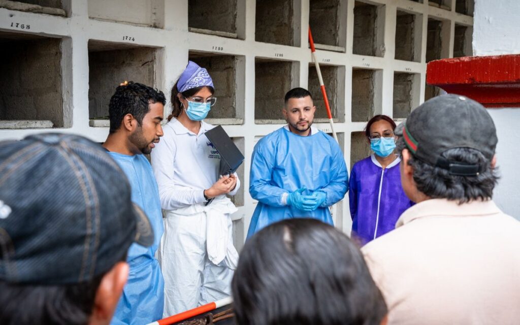 Equipo de la UBPD en el cementerio de Rionegro, en Antioquia