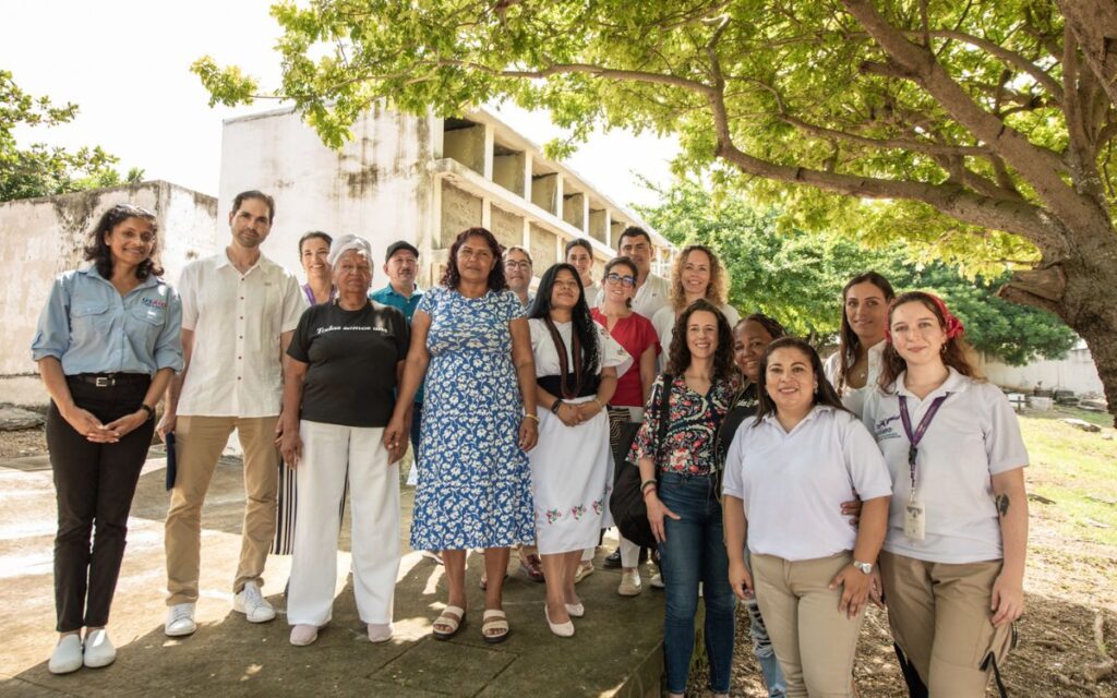 El equipo de la UBPD y de USAID en el cementerio Albornoz de Cartagena