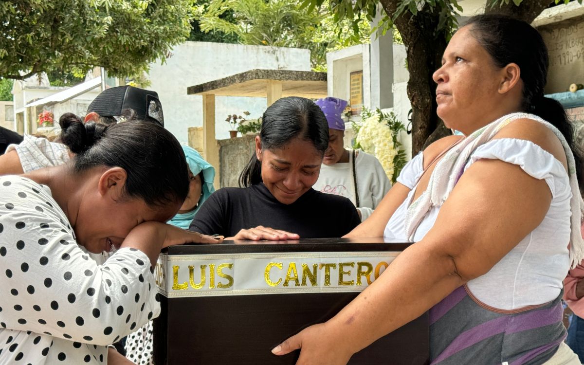 La familia de Éder Luis en medio de la entrega de su ser querido en Tierralta, Córdoba