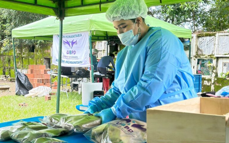 ¿En qué consiste la verificación post mortem y por qué agiliza la búsqueda humanitaria?