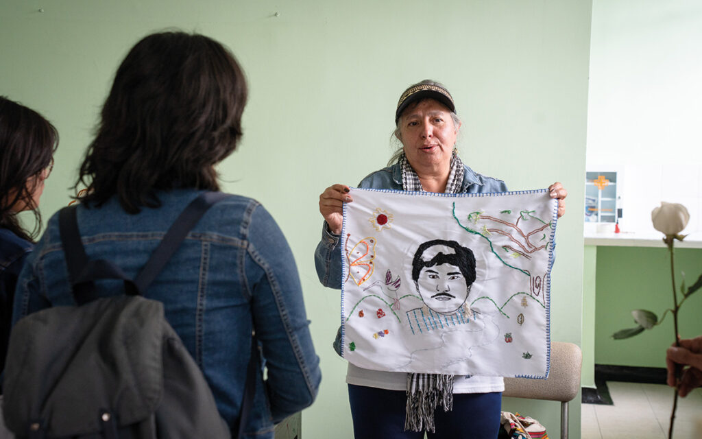 Homenaje de la familia de Salomon Mayusa en Bogotá durante su entrega digna