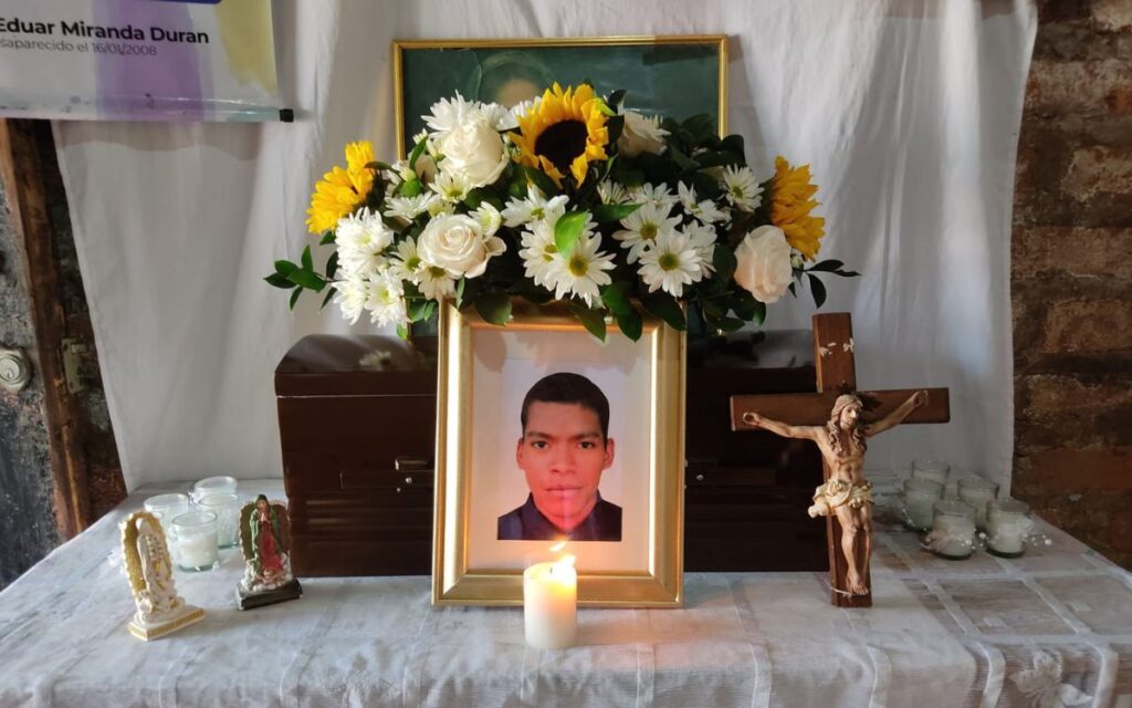 Familiares de Santa Ana, en el Magdalena, reciben los cuerpos de sus seres queridos en medio de una entrega digna.