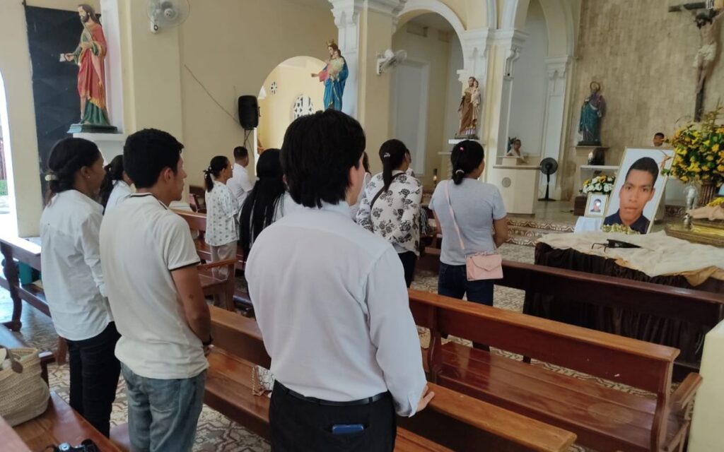 Familiares de Santa Ana, en el Magdalena, reciben los cuerpos de sus seres queridos en medio de una entrega digna.