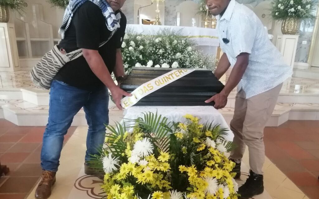 Ceremonia en iglesia de la entrega digna del cuerpo de Leónidas Quintero