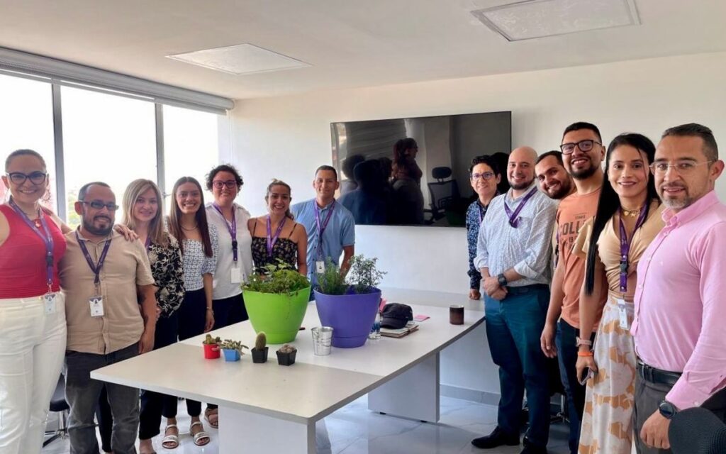 La Unidad de Búsqueda cuenta con nueva oficina en el Huila. En la foto aparrece el equipo de la Unidad de Búsqueda en el Huila