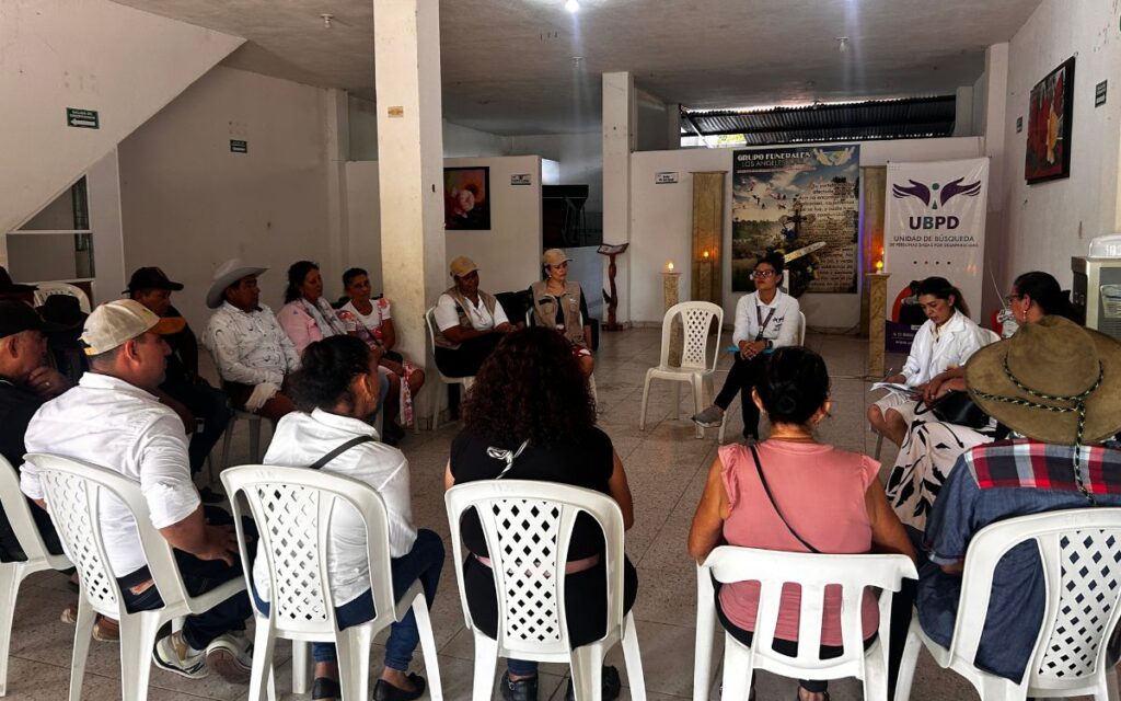 Familiares de Rubén Darío Groso durante la entrega digna en el municipio de maní, Casanare