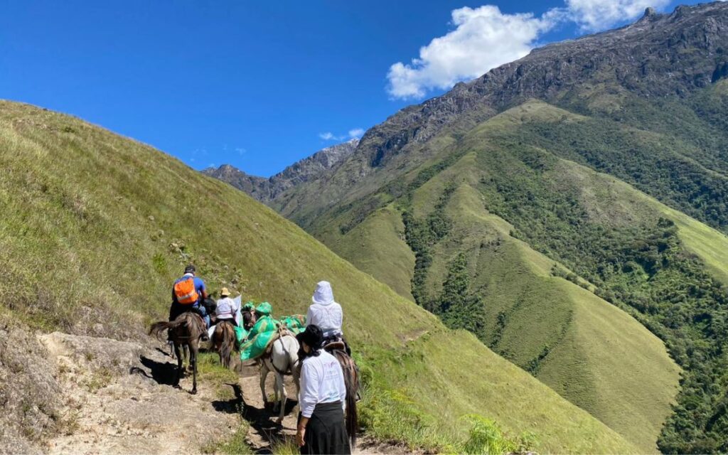 La Unidad de Búsqueda con el pueblo kankuamo durante una acción humanitaria en la Sierra Nevada de Santa Marta