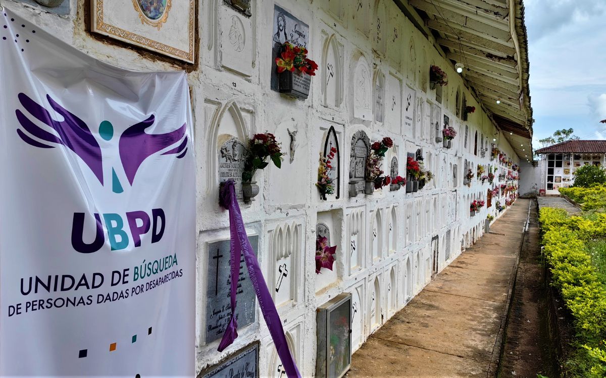 La Unidad de Búsqueda adelanta acciones para proteger cuerpos expuestos en cementerios tras el sismo