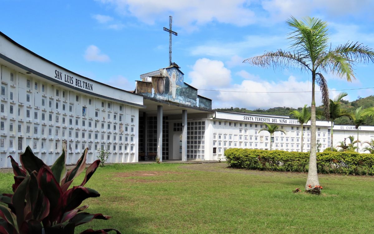 Entrada del cementerio municipal de San Rafael, en Antioquia