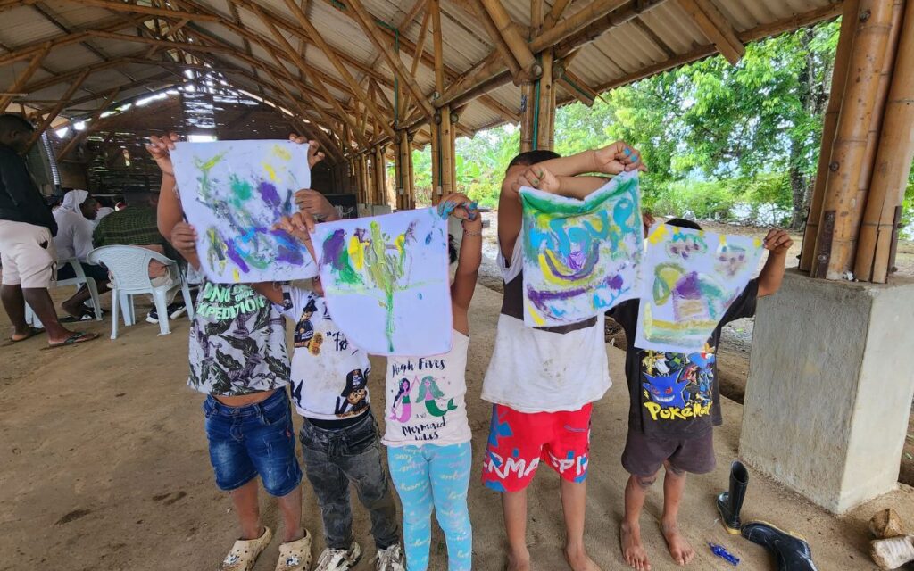 Niños del Carmen del Darién durante ejercicios pedagógicos en el Chocó