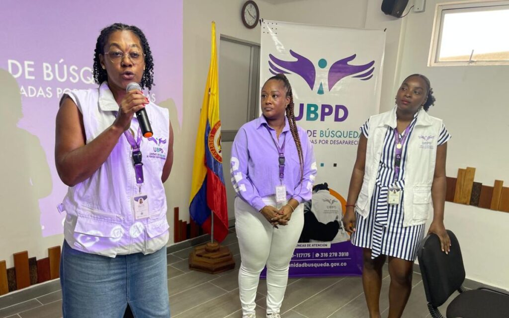 Funcionarias de la Unidad de Búsqueda en el Chocó hablan con periodistas locales de ese departamento