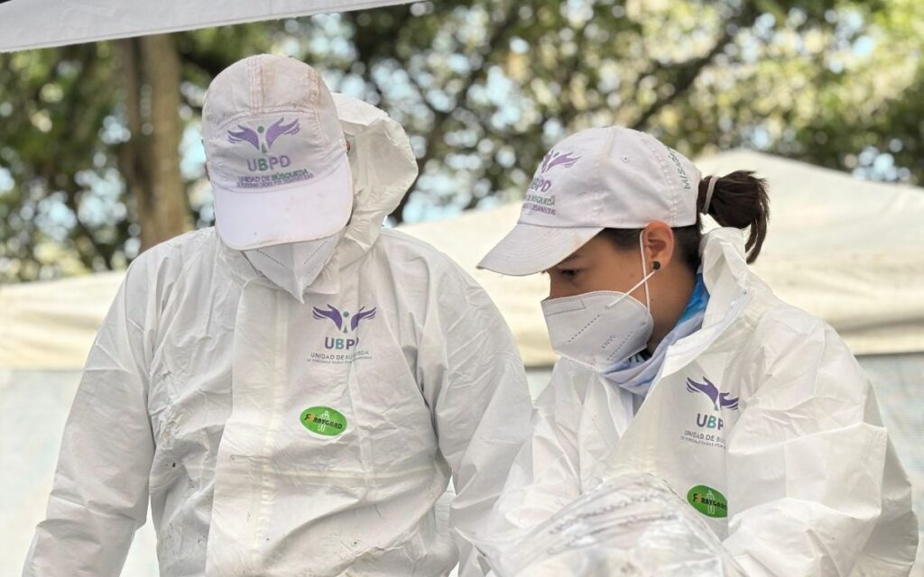 En cementerio de Pitalito, en el Huila, 23 cuerpos de personas dadas por desaparecidas fueron recuperados. Familias buscadoras fueron atendidas por funcionarios de la Unidad de Búsqueda.