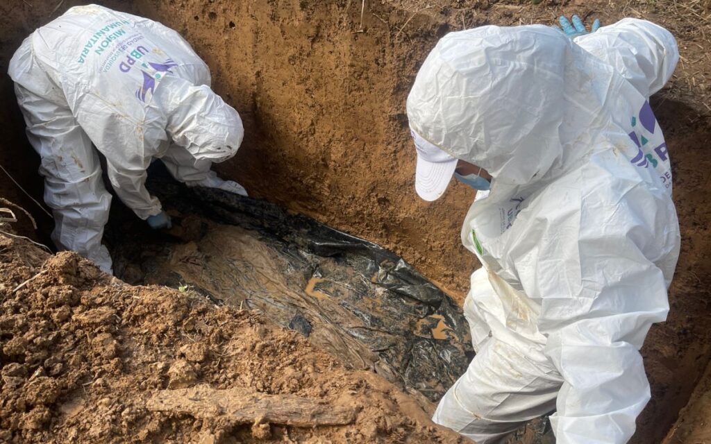 Equipo de la Unidad de Búsqueda en una jornada de recuperacionde de cuerpo en Puerto Asis