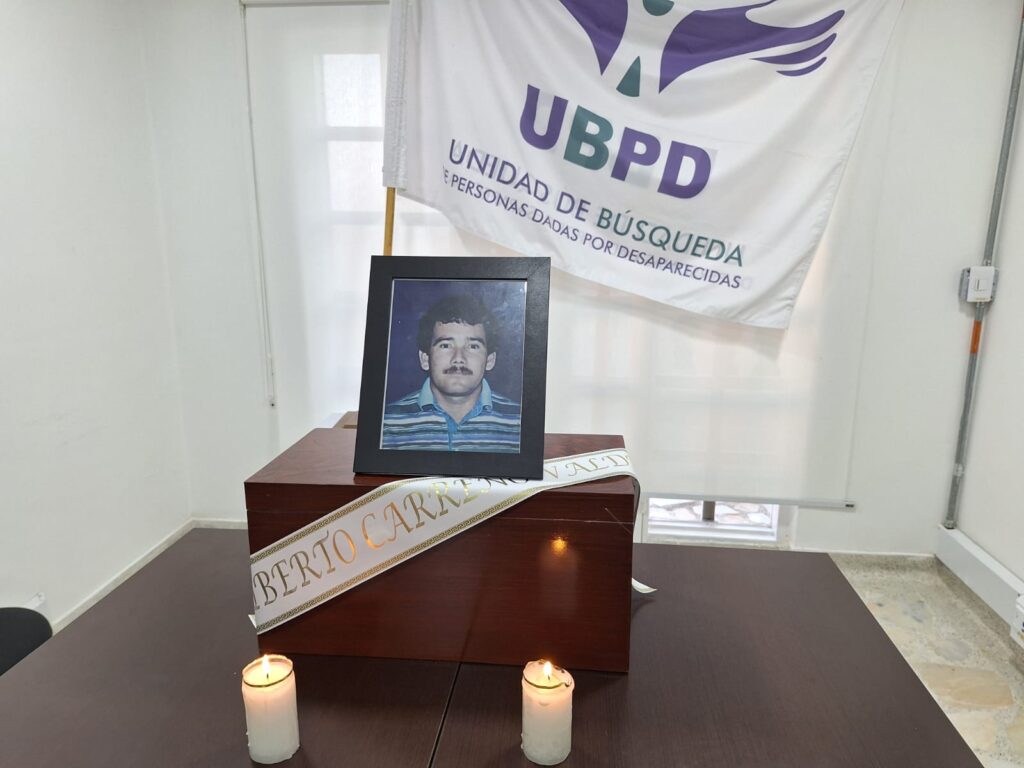 Proceso de entrega digna del señor Eliberto Carreño Valderrama en Barrrancabermeja, en Santander, donde participaron sus hijas y su pareja