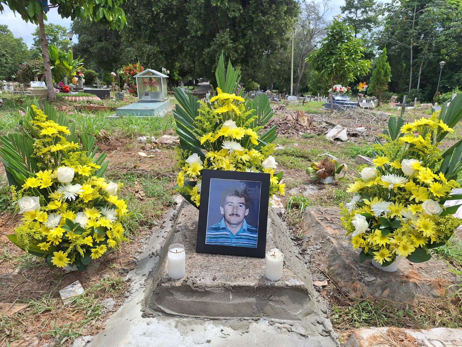 Proceso de entrega digna del señor Eliberto Carreño Valderrama en Barrrancabermeja, en Santander, donde participaron sus hijas y su pareja