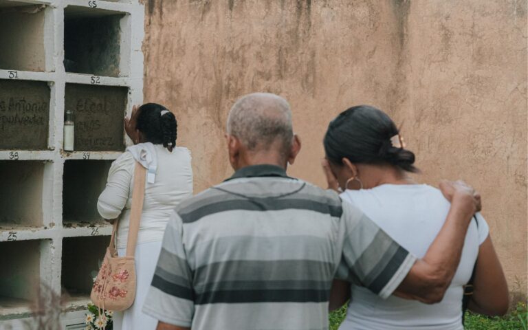 Unidad de Búsqueda, JEP y Medicina Legal entregan cuerpos de tres víctimas de desaparición en el Urabá antioqueño y Chocó