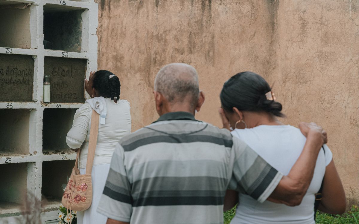 La JEP, la Unidad de Búsqueda y Medicina Legal entregan cuerpos de tres víctimas de desaparición en el Urabá antioqueño y en Chocó