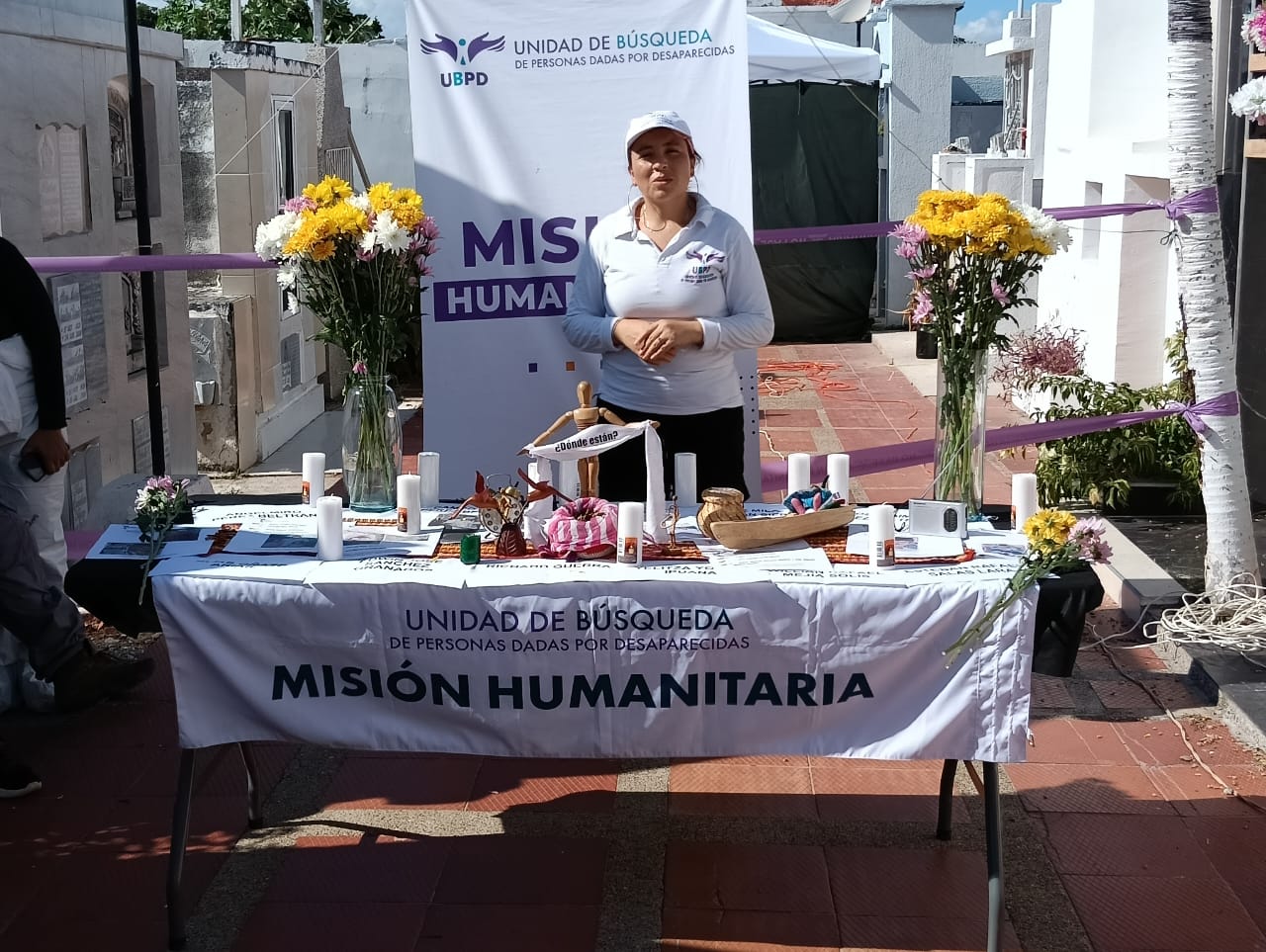 Acto de dignificación durante la recuperación de 27 cuerpos en el cementerio de Villanueva, La Guajira