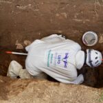 Equipo forense de la Unidad de Búsqueda recupera un cuerpo en el cementerio Central de Neiva