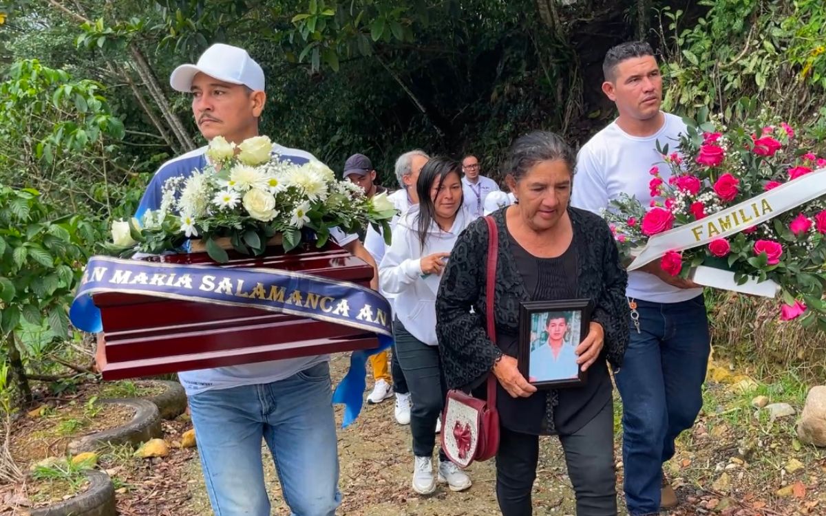 Entrega digna de Juan María Salamanca en el municipio de Orito, en el Putumayo. El equipo de la Unidad de Búsqueda acompañó ese momento.