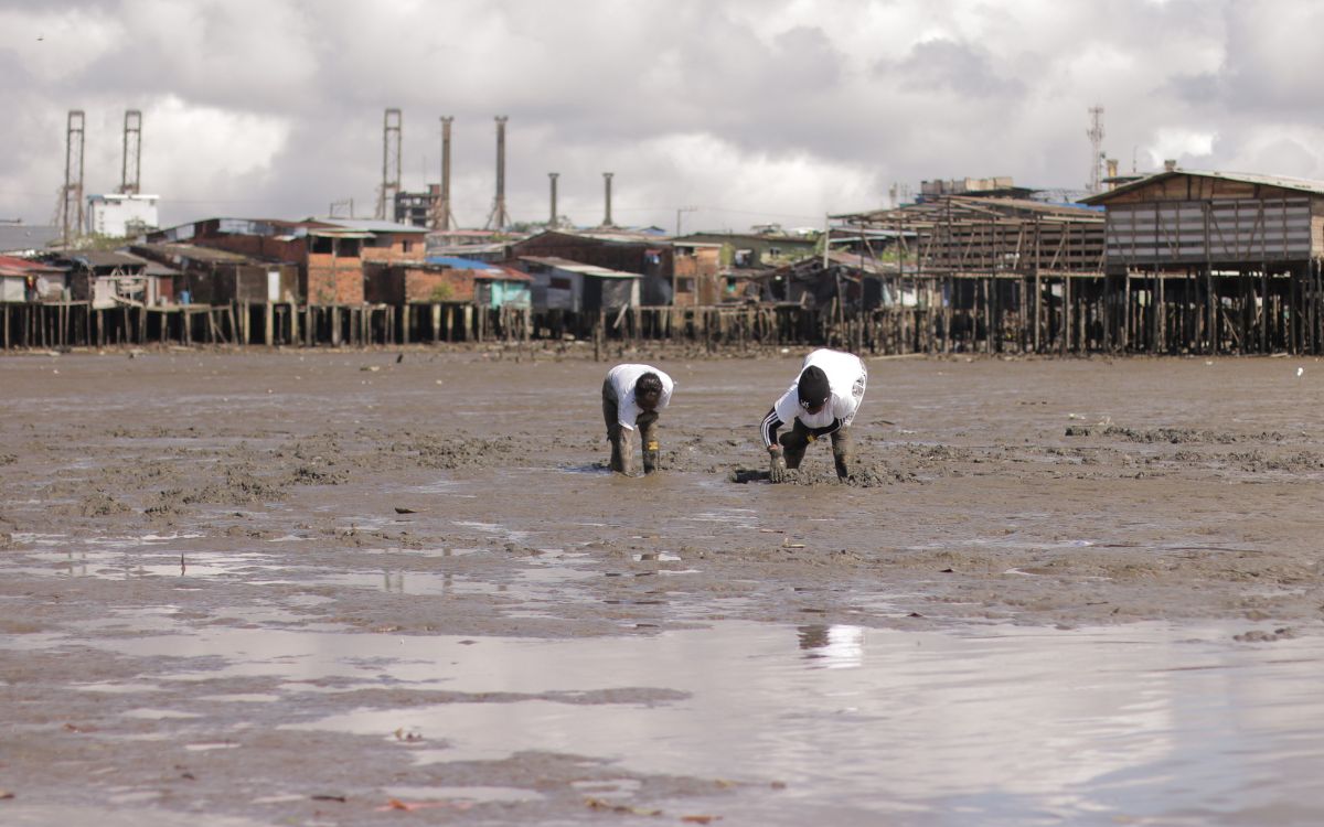 Mujeres recuperando cuerpos en buenaventura con saber ancestral