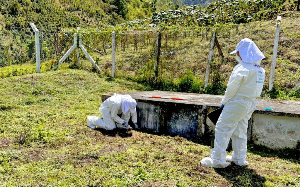 Personas buscadoras y el equipo de la Unidad de Búsqueda durante la acción humanitaria en el municipio de Planadas, en el Tolima