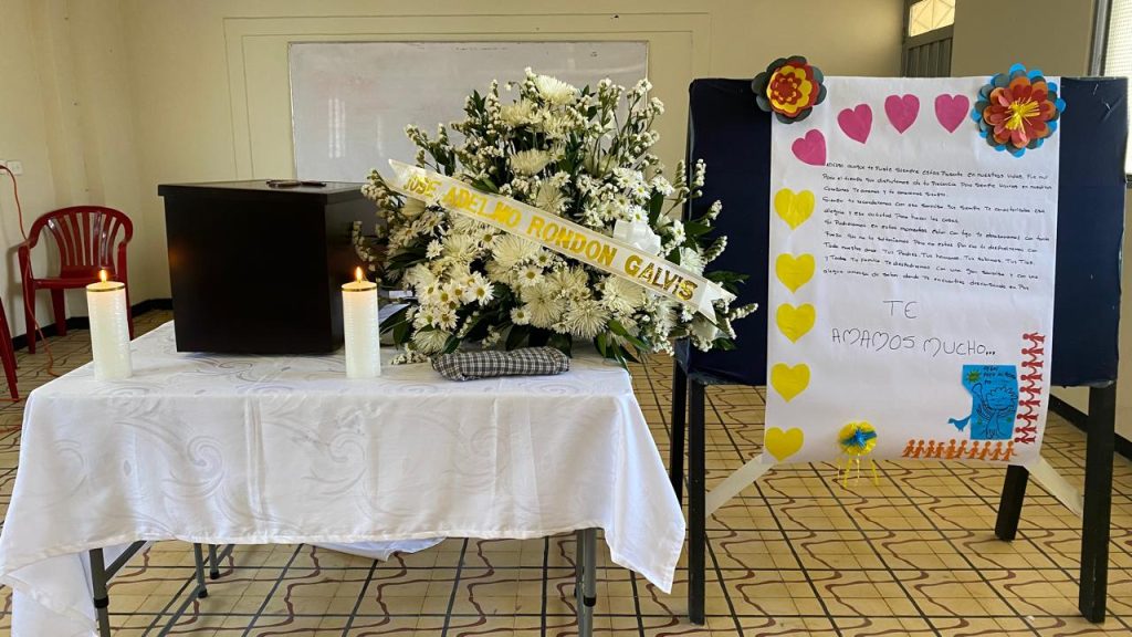 La Unidad de Búsqueda de Personas dadas por Desaparecidas (UBPD), en un trabajo articulado con la Unidad para las Víctimas y el Instituto Nacional de Medicina Legal y Ciencias Forenses, entregó dignamente el cuerpo de José Adelmo Rondón Galvis a su familia. La búsqueda de más de 13 años por fin entregó respuestas y certezas acerca del paradero de su ser querido. 