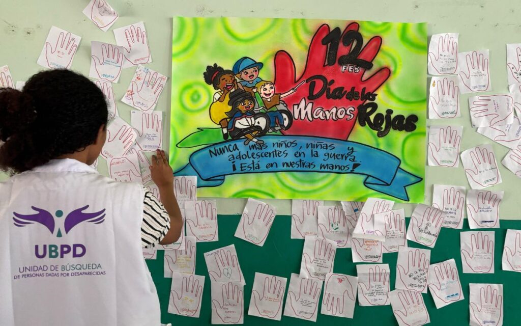 Evento de conmemoración del Día Internacional de las Manos Rojas en Huila.