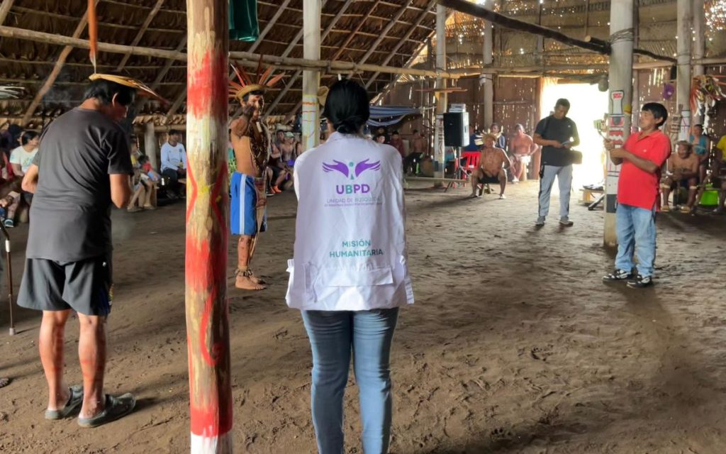 Comunidades indígenas del Vaupés con el equipo territorial de la UBPD en Guaviare durante un espacio pedagógico.