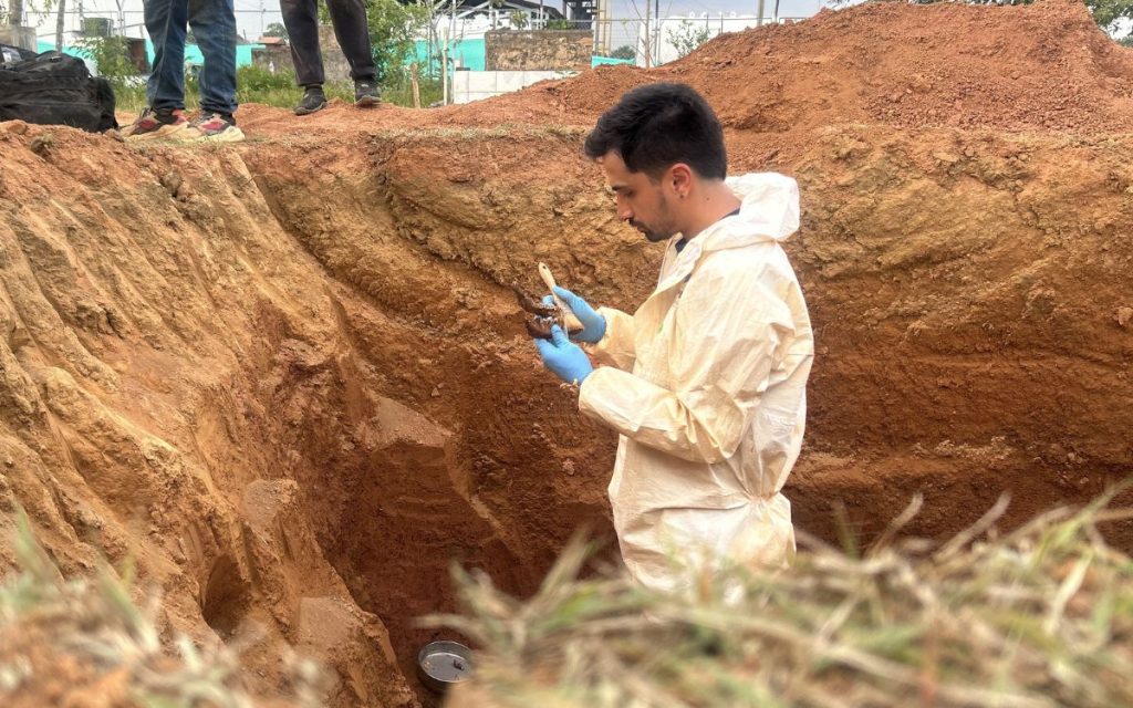 Van 19 cuerpos recuperados por la Unidad de Búsqueda en el cementerio de Cumaribo, en el Vichada. El equipo forense de la entidad trabaja de la mano con pueblos indígenas de la región.