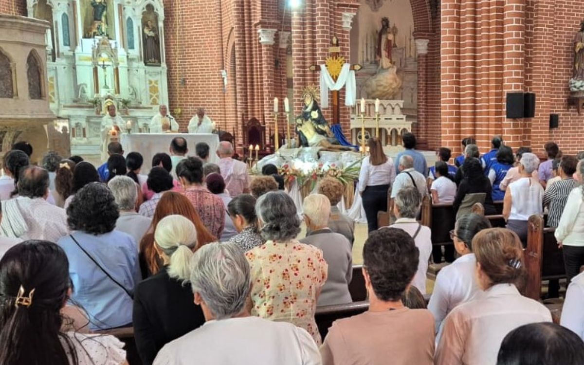 Simbólica despedida a los 14 cuerpos recuperados por la Unidad de Búsqueda en el cementerio de San Roque