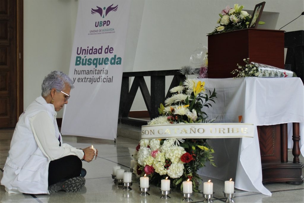 Gracias al trabajo articulado entre los equipos de la Unidad de Búsqueda de Personas dadas por Desaparecidas (UBPD) en Antioquia y Caquetá, la familia de Fabio Nelson Cataño pudo recibir dignamente el cuerpo de su ser querido desaparecido en acciones del conflicto armado, desarrolladas en el sur del Caquetá en 2005.
