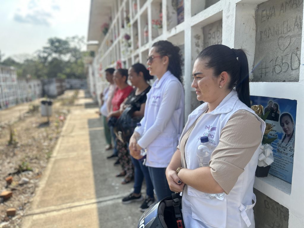 La familia López Mora volvió a reencontrarse con Pedro Antonio, quien había desaparecido en 1998 en el marco del conflicto armado. El encuentro fue íntimo: se dio en el cementerio municipal de Granada, en el Meta, en una ceremonia donde la familia le ofreció el último adiós.