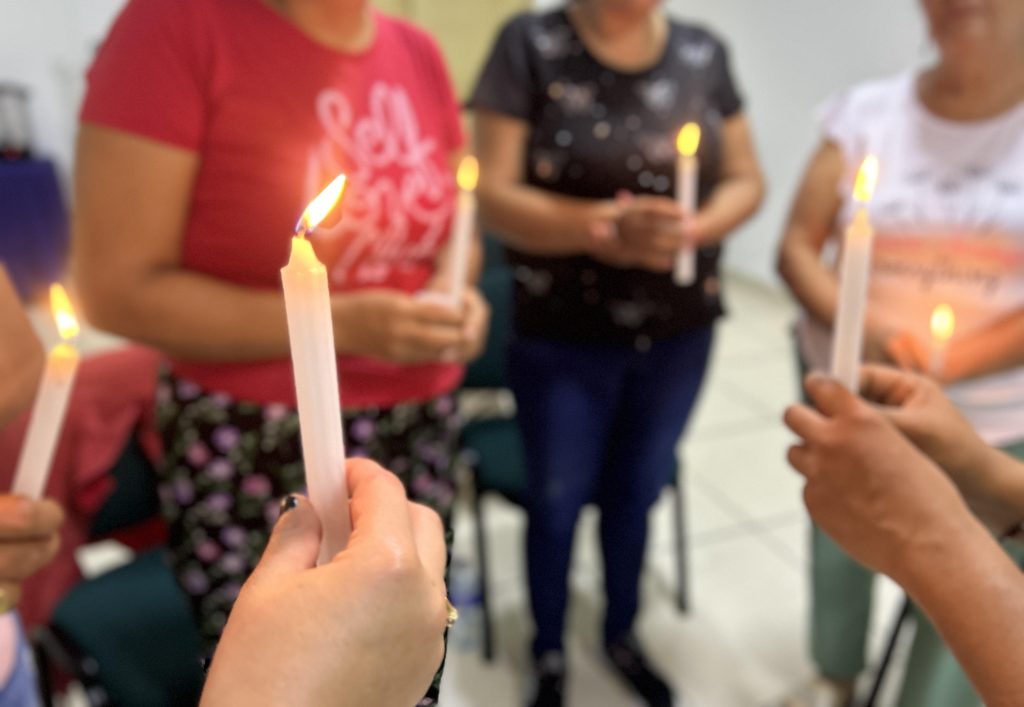 La familia López Mora volvió a reencontrarse con Pedro Antonio, quien había desaparecido en 1998 en el marco del conflicto armado. El encuentro fue íntimo: se dio en el cementerio municipal de Granada, en el Meta, en una ceremonia donde la familia le ofreció el último adiós.