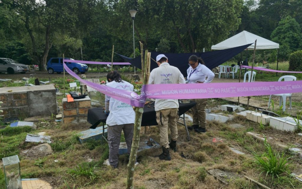 Según la investigación humanitaria y extrajudicial realizada por la Unidad de Búsqueda, Henry -el cuarto de cinco hermanos- falleció en zona rural de Pozo Nutria, en Barrancabermeja. Su familia, quien participó en el proceso de recuperación por parte del equipo forense de la UBPD, lo recuerda como una persona bondadosa y de buen corazón. Al momento de su desaparición, el cabo tenía 18 años de edad.