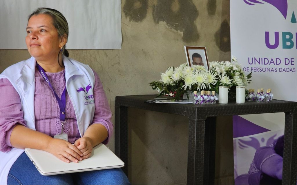 Poco a poco fueron llegando a Chaparral, en el Tolima, los familiares convocados al primer Encuentro para la Verdad y la Dignificación, una iniciativa de la Unidad de Búsqueda de Personas dadas por Desaparecidas (UBPD) que pretende entregar información detallada, obtenida a partir de la investigación humanitaria y extrajudicial sobre lo ocurrido a la persona dada por desaparecida, cuando no se cuenta con una posibilidad de entregar un cuerpo.