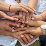 Lorena nació el 27 de marzo de 1985, al interior de la casa familiar, en uno de los tres municipios de la Bota Caucana. Era la hija mayor entre las mujeres. Vivía junto con sus padres y con 13 hermanos y hermanas cuando desapareció, en junio de 2000. La última noticia que tuvieron de ella llegó a mediados de 2003, a través de un mensaje enviado con un vecino y amigo de la familia. 