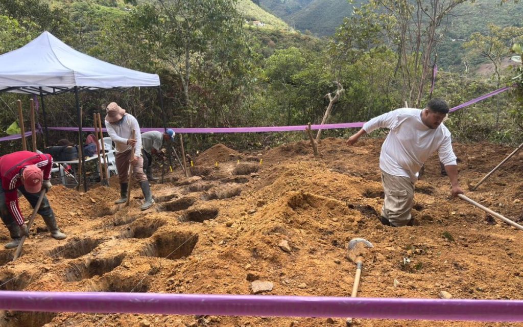 Gracias al aporte de información que entregó el Comité de Solidaridad de Presos Políticos a la Unidad de Búsqueda de Personas Dadas por Desaparecidas, el equipo forense de Santander recuperó dos cuerpos de personas no identificadas que estaban inhumadas en el cementerio rural San Isidro, en el corregimiento de Cachirí, municipio de Suratá.