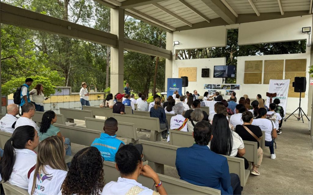 Con un acto simbólico realizado en el Cementerio Jardín Universal, la Unidad de Búsqueda de Personas dadas por Desaparecidas (UBPD )y la Alcaldía de Medellín anunciaron la construcción del Memorial de Identidades Ausentes, un lugar de memoria con cerca de 300 nuevos módulos de osarios para cuerpos de personas dadas por desaparecidas en el contexto del conflicto armado en el departamento de Antioquia.