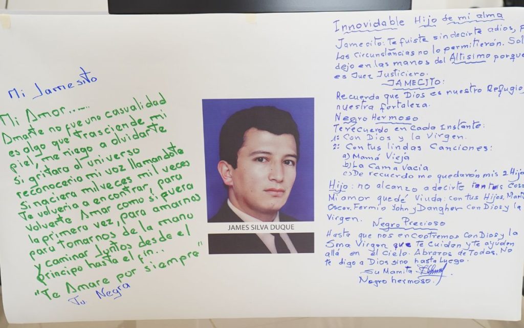 Después de 22 años, ocho meses y un día, la familia de James Silva Duque finalmente recibió su cuerpo, gracias a la entrega digna realizada por la Unidad de Búsqueda de Personas dadas por Desaparecidas (UBPD). Martha, su esposa; Fermín, su hermano; Teresita, su madre; sus hijos y demás seres queridos encontraron en esta entrega un acto de reparación y reconciliación.