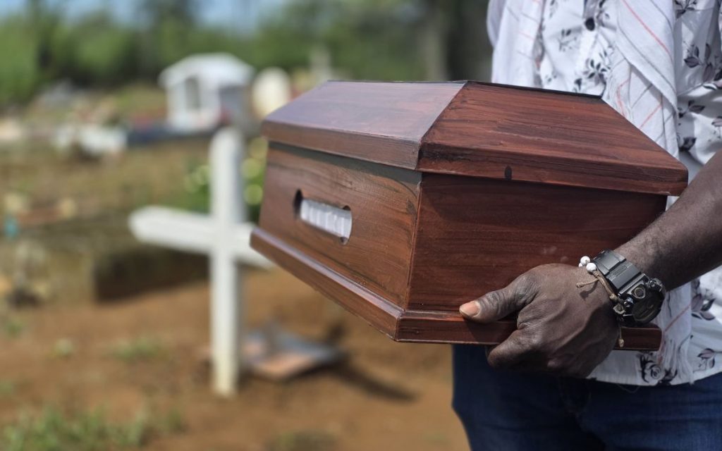 La Unidad de Búsqueda de Personas dadas por Desaparecidas (UBPD) trazó una ruta de alrededor de 800 kilómetros desde Bucaramanga, en Santander, hasta el municipio de La Uribe, en el Meta, para trasladar el cuerpo de Yasmín*, donde su madre y hermanas le esperaban para despedirla.