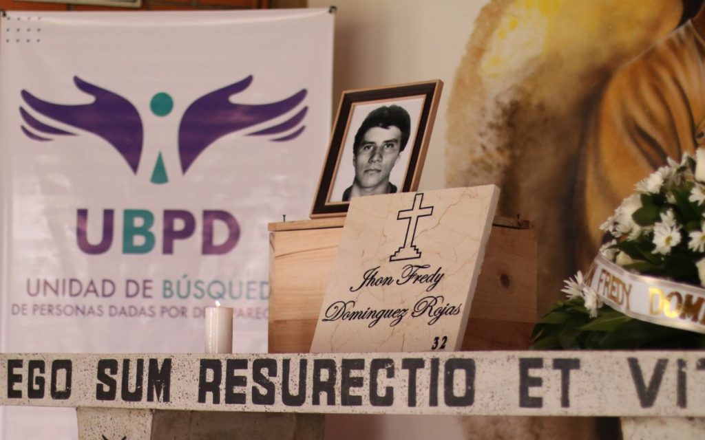 La Unidad de Búsqueda de Personas dadas por Desaparecidas (UBPD) continúa realizando acciones humanitarias y extrajudiciales en distintos municipios del Valle del Cauca. En Calima El Darién se investigó el caso de un hombre llamado Jhon Fredy, que desapareció en 2007. La última vez que lo vieron él viajaba en un bus por zona rural de ese pueblo. Dos personas en una motocicleta lo hicieron irse con ellos.  Desde entonces se desconoce su paradero. 