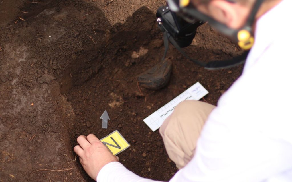 La Unidad de Búsqueda de Personas dadas por Desaparecidas (UBPD) continúa realizando acciones humanitarias y extrajudiciales en distintos municipios del Valle del Cauca. En Calima El Darién se investigó el caso de un hombre llamado Jhon Fredy, que desapareció en 2007. La última vez que lo vieron él viajaba en un bus por zona rural de ese pueblo. Dos personas en una motocicleta lo hicieron irse con ellos.  Desde entonces se desconoce su paradero. 