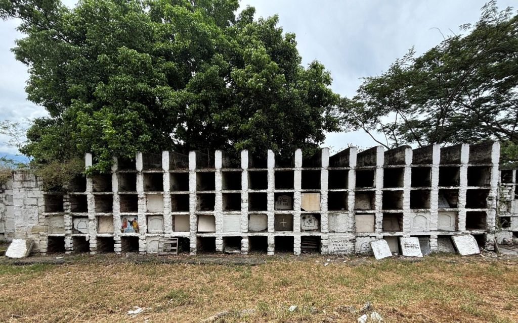 En los municipios de Caucasia y Santa Fe de Antioquia, al occidente del departamento, la Unidad de Búsqueda de Personas dadas por Desaparecidas (UBPD) concluyó la intervención forense dos cementerios, con la participación de familias, organizaciones buscadoras y firmantes del Acuerdo de Paz e integrantes de la Corporación Humanitaria Reencuentros.