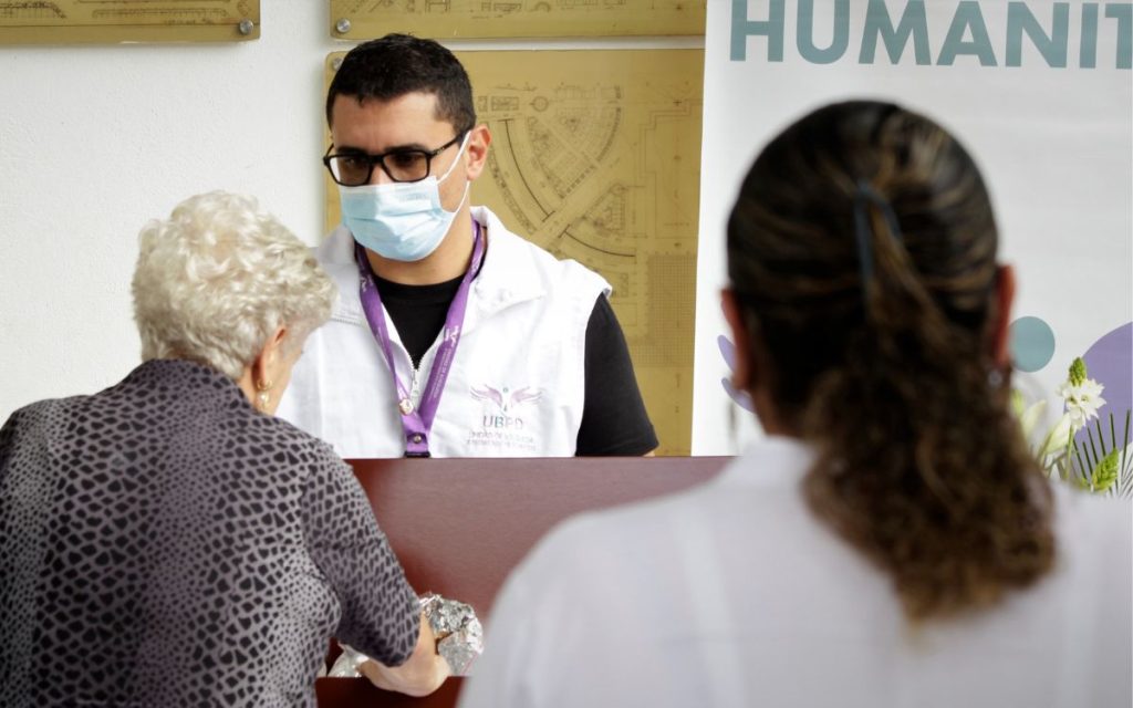 La Unidad de Búsqueda de Personas dadas por Desaparecidas (UBPD) entregó de manera digna a su familia el cuerpo de Henry de Jesús Zapata Zapata, quien fue desaparecido en Medellín. En principio, su búsqueda estuvo asociada al universo de personas desaparecidas en la Comuna 13, pero la investigación humanitaria y extrajudicial estableció que su desaparición ocurrió en el centro de la ciudad y que fue inhumado como cuerpo no identificado en el cementerio municipal de Granada, en el Oriente de Antioquia.
