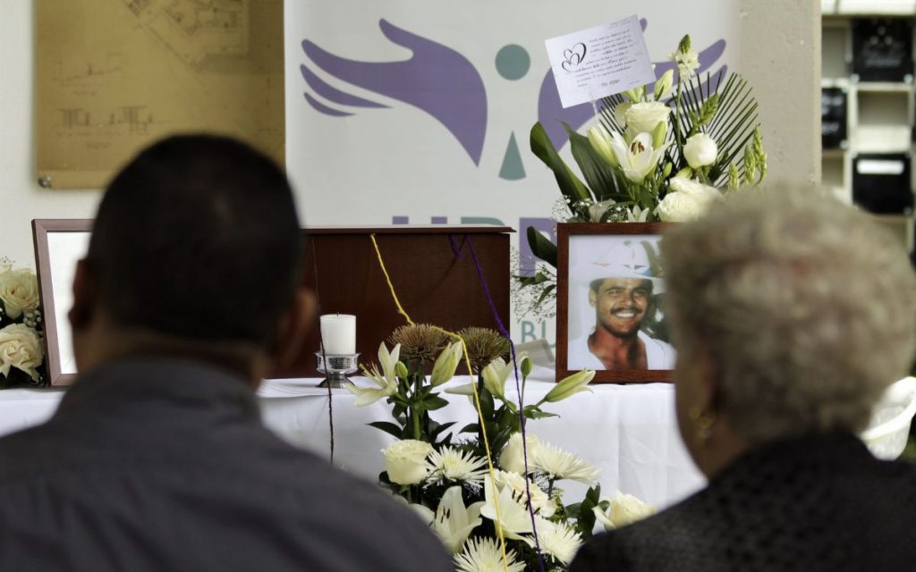 La Unidad de Búsqueda de Personas dadas por Desaparecidas (UBPD) entregó de manera digna a su familia el cuerpo de Henry de Jesús Zapata Zapata, quien fue desaparecido en Medellín. En principio, su búsqueda estuvo asociada al universo de personas desaparecidas en la Comuna 13, pero la investigación humanitaria y extrajudicial estableció que su desaparición ocurrió en el centro de la ciudad y que fue inhumado como cuerpo no identificado en el cementerio municipal de Granada, en el Oriente de Antioquia.