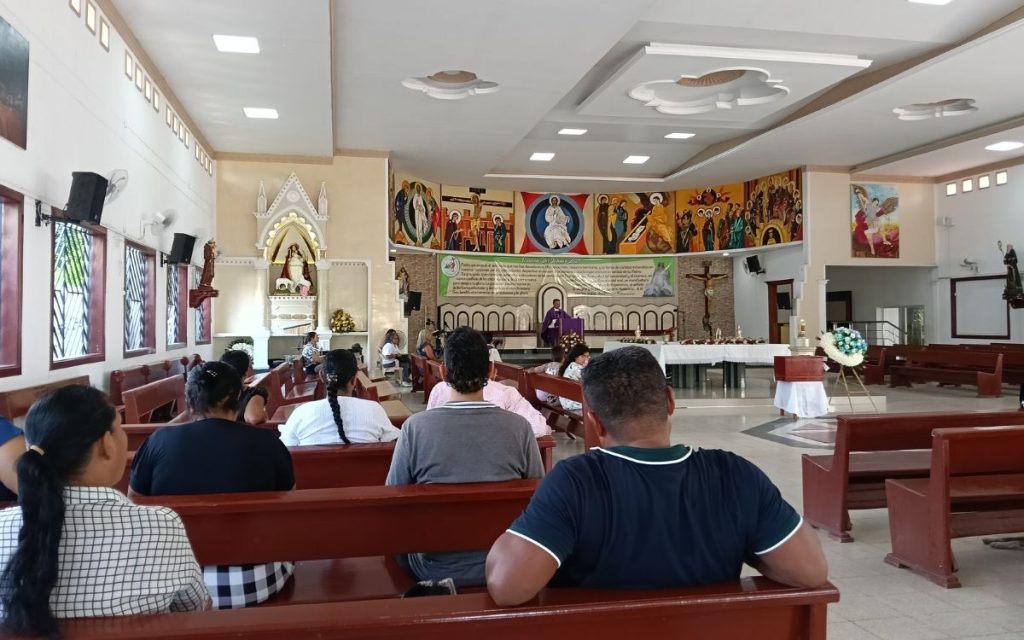 El cuerpo de María del Pilar regresó a la vereda donde vivió su niñez y adolescencia, bajo el amor de su familia. Fue inhumado en una bóveda del cementerio del municipio de Agustín Codazzi, en el Cesar, según las creencias, usos y costumbres familiares, en medio de lágrimas y sosiego. Esta entrega digna fue llevada a cabo por la Unidad de Búsqueda de Personas dadas por Desaparecidas (UBPD), junto con excombatientes y firmantes de los Acuerdos de Paz, miembros de la Corporación Humanitaria Reencuentros, luego de una ceremonia realizada en una vereda del municipio de San Diego, al norte del Cesar.